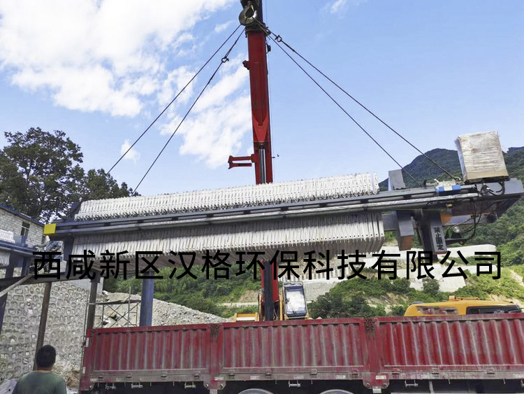 板框式隔膜自動(dòng)壓濾機(jī)