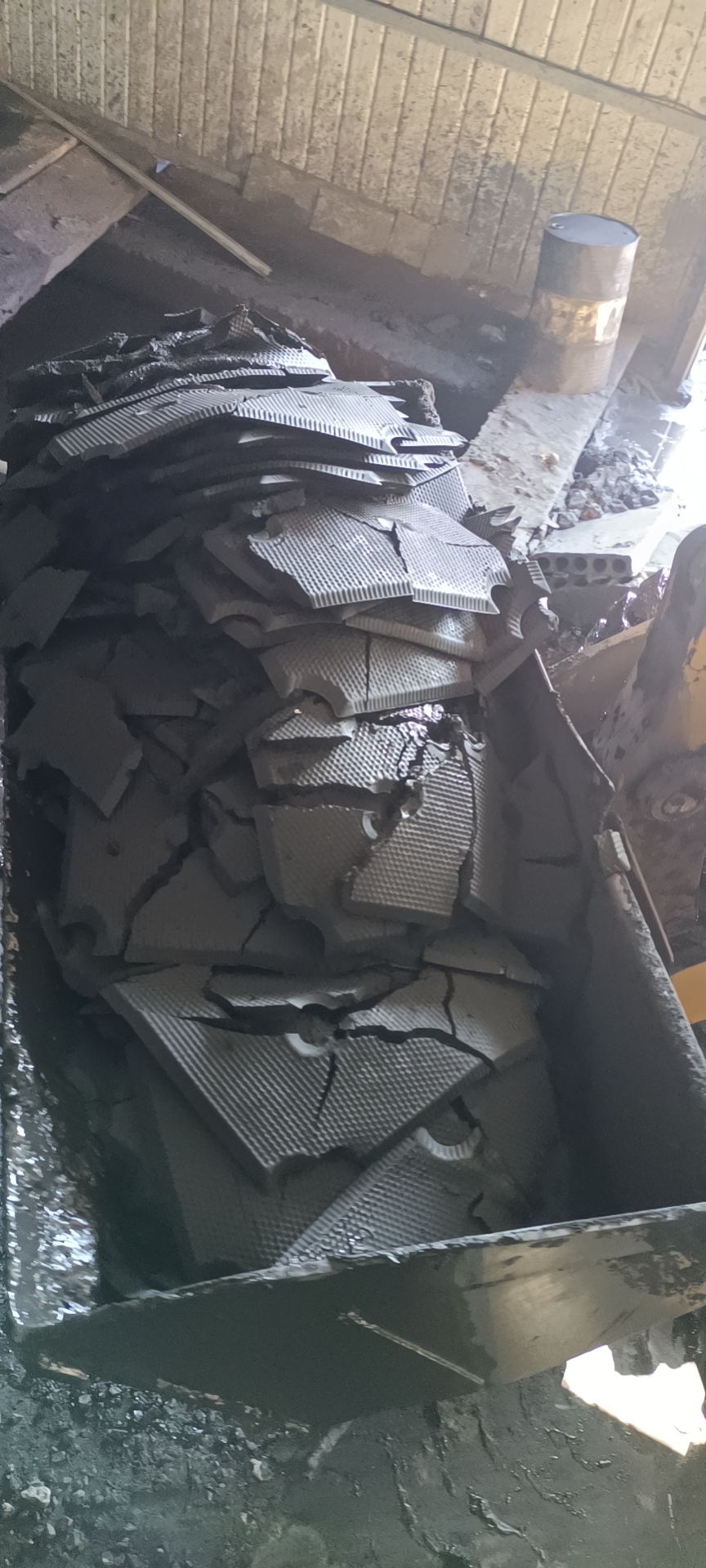 洗煤廠-使用壓濾機(jī)--泥餅圖片 洗煤廠-使用壓濾機(jī)--泥餅圖片